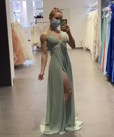 Aline Dessine modèle chaud archive