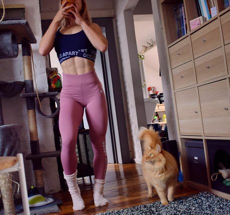 Aline Dessine modèle sexy galeries