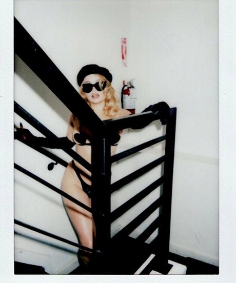 Kim Petras actrice pornographique des photos