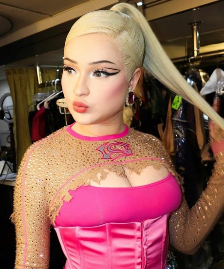 chaton courbé onlyfans nus pornographiques photo