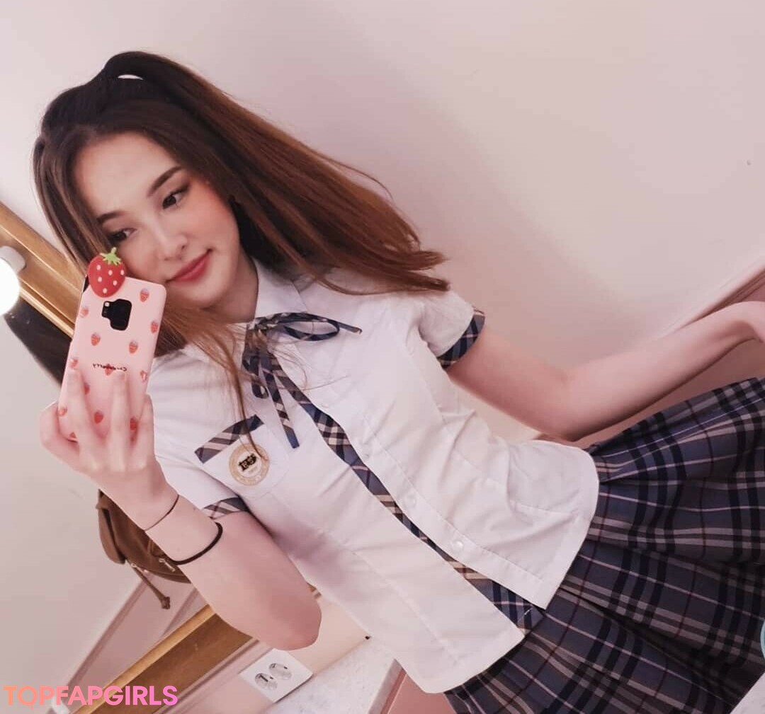 Tinakitten modèle magnifique image