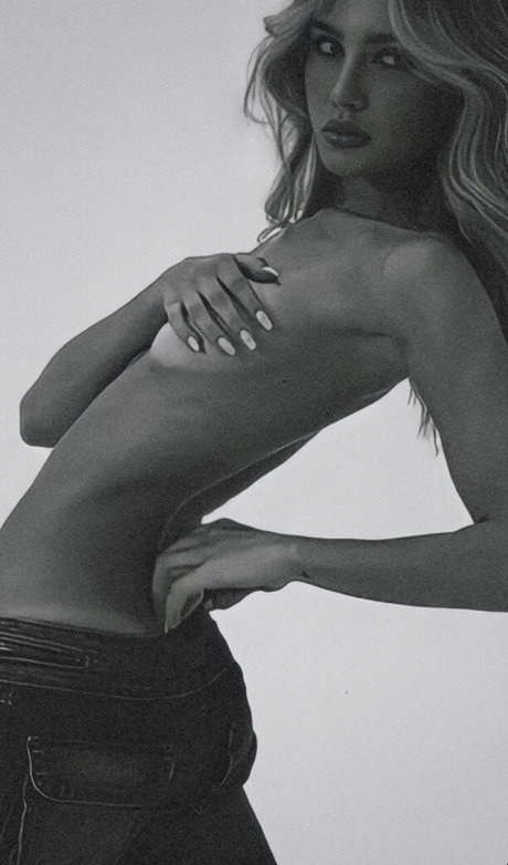 Sara Hardel joli modèle galerie