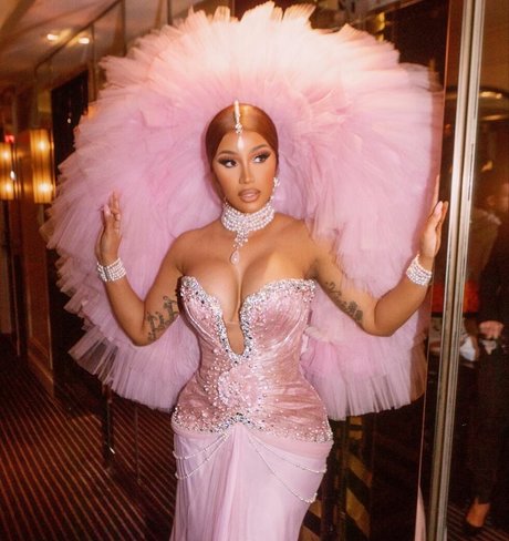 Cardi B modèle joli des photos