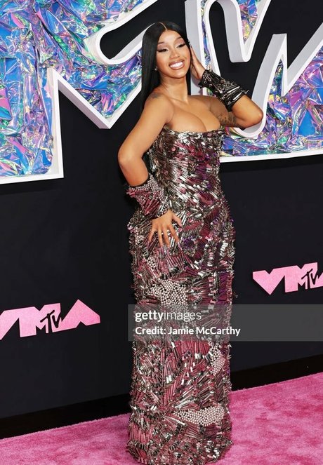 Cardi B modèle de haute qualité archive