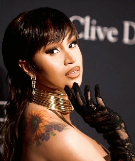 Cardi B étoile nue galerie