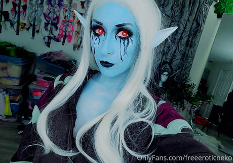 freeeroticneko jolie actrice photo