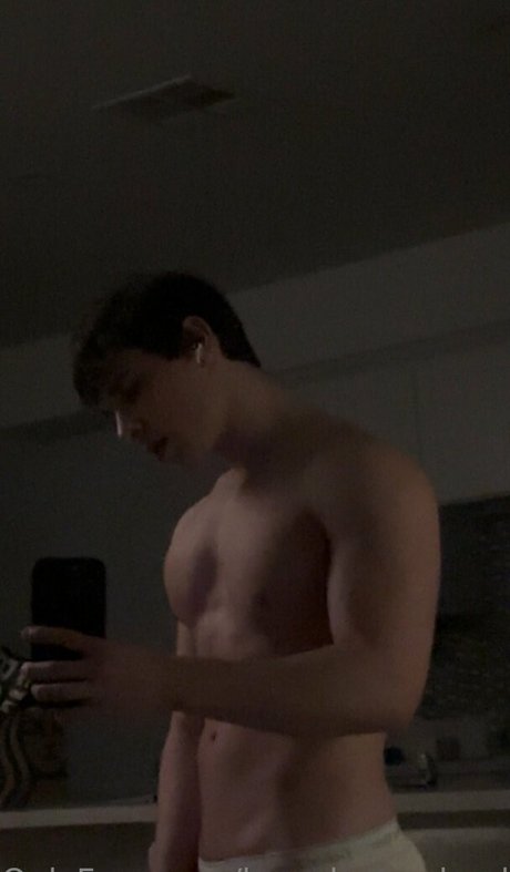 brandonrowlandx actrice sexy galeries