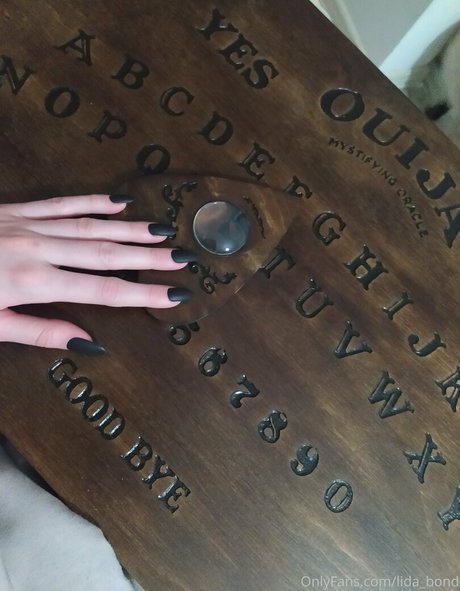 lida bond nus étoiles image