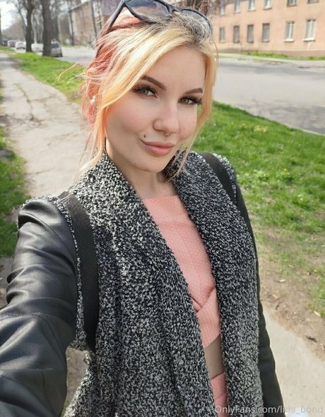 lida bond top star image