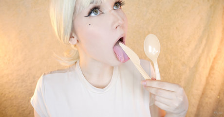 KittyKlaw ASMR modèle nu photo