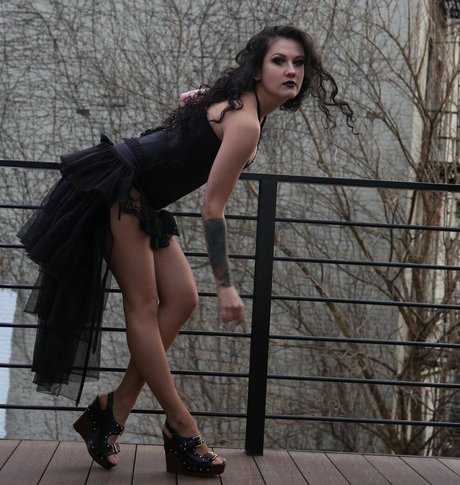 Anastasia Luna modèle joli des photos