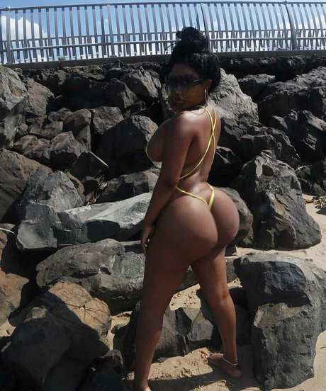 reine de pique onlyfans bon des photos