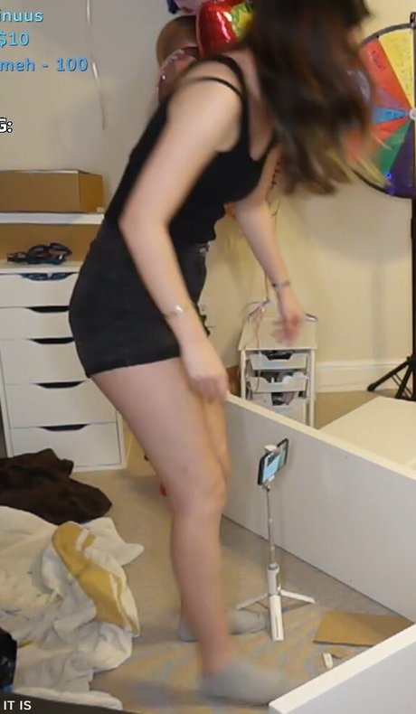 ExtraEmily modèle porno archive