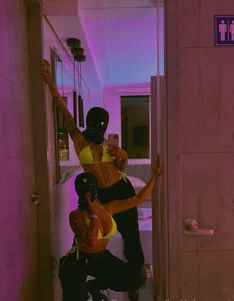 DElettraa étoile parfaite image