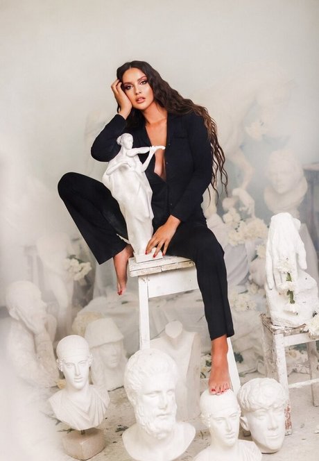 Oriola Marashi star du porno chaud photos