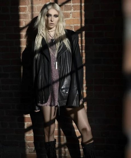 Taylor Momsen modèle xxx image