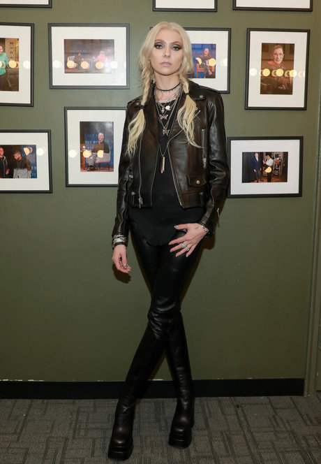 rousse aux gros seins onlyfans des nus sympas des photos