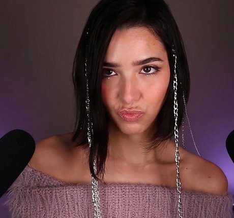 ASMR Glow modèle sexy archive