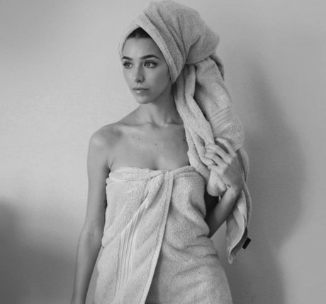 ASMR Glow nus de stars du porno archive