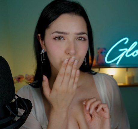 ASMR Glow star du porno en haute qualité galerie