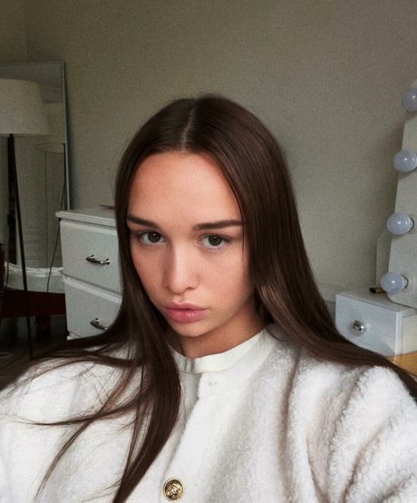 Diana Shurygina haut modèle image