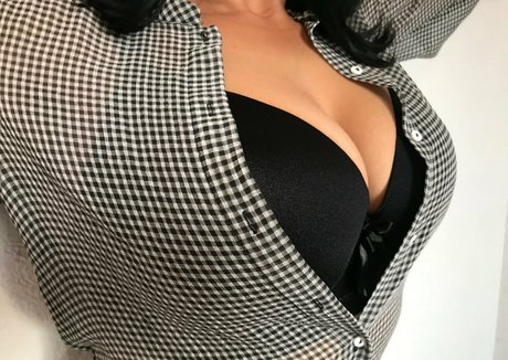 madurachichona modèle sympa des photos