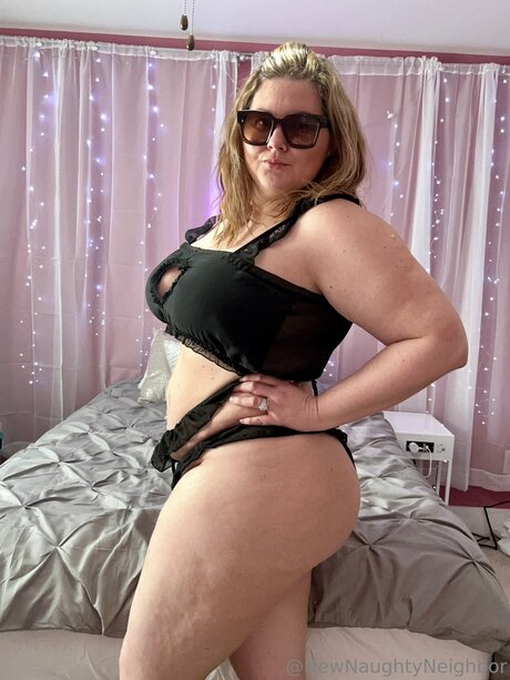 newnaughtyneighbor modèle parfait image