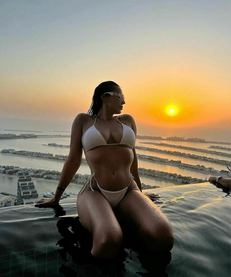 Bojana Stevanovic modèle sympa archive