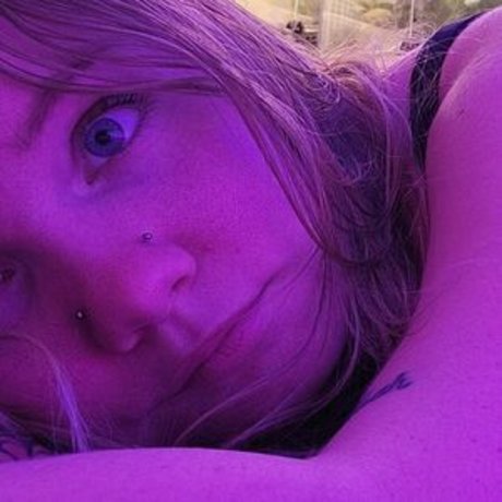 adolescente blonde onlyfans sympa érotique img