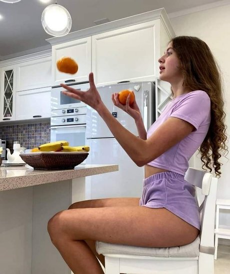 Stefania Deriabina haut modèle photo