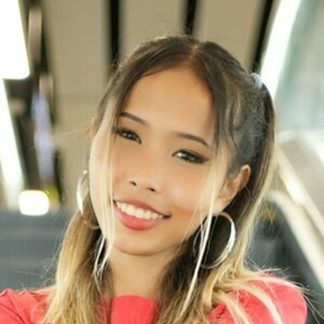 pom-pom girl asiatique onlyfans bien chaud img