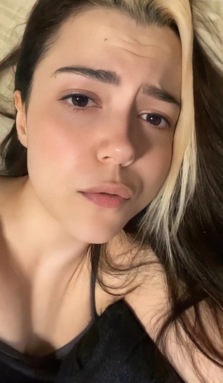 Violet Orlandi actrice nue des photos