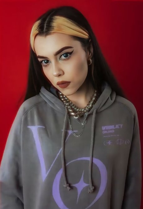 Violet Orlandi modèle nu collection