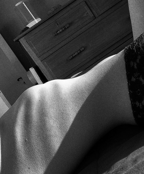 Violet Orlandi beau modèle photos