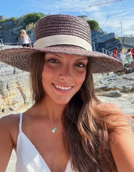 Jackie Aron nus star du porno image