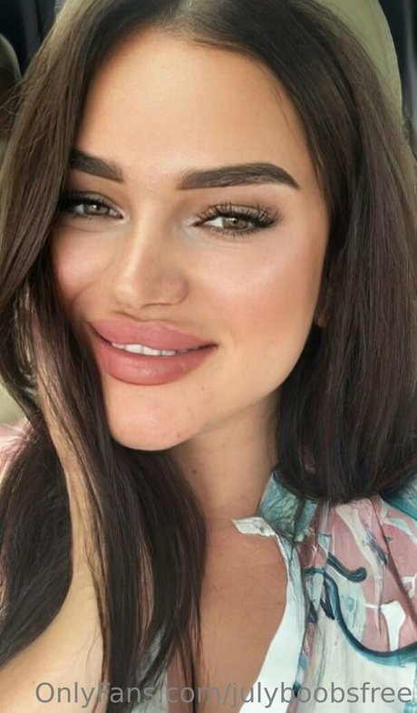julyboobsfree modèle chaud img