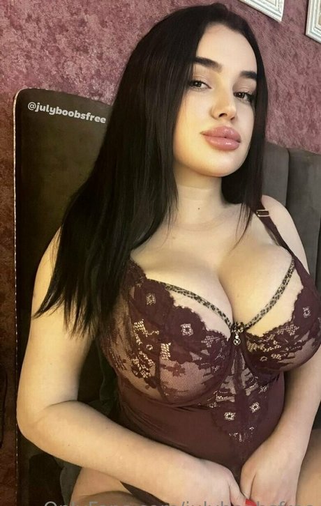 julyboobsfree art modèle image