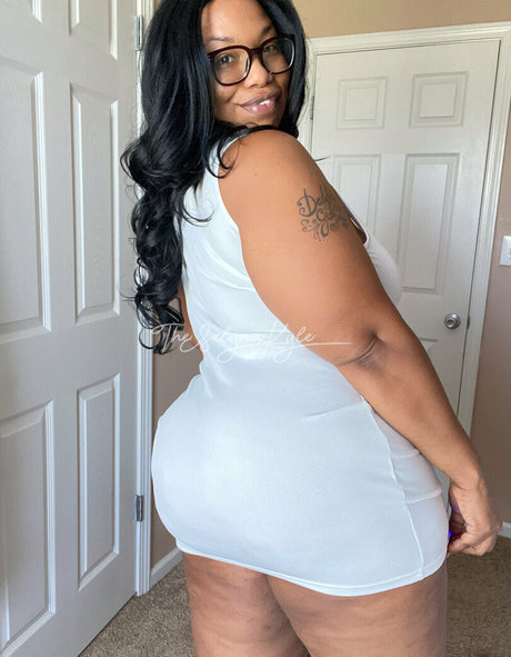 lesbiennes aux gros seins onlyfans hd parfaite des photos