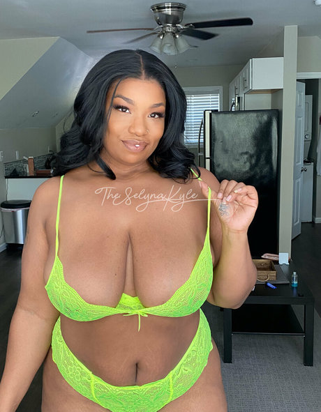 selynakylexoxo actrice sexy galerie