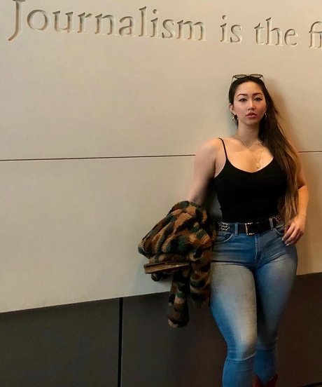 infirmière brune onlyfans chaud de haute qualité des photos