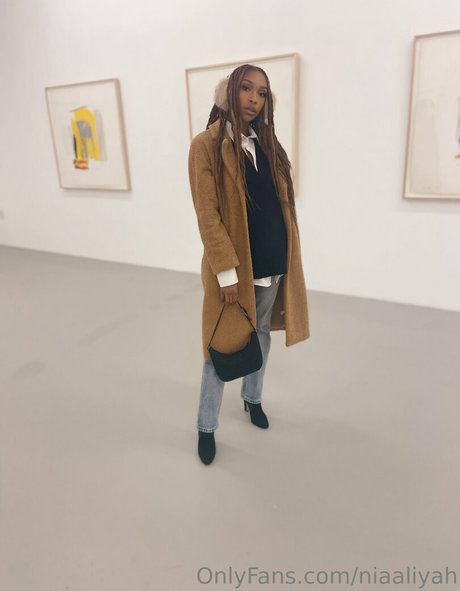 niaaliyah star érotique img