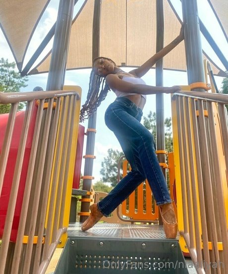 niaaliyah star du porno de haute qualité image