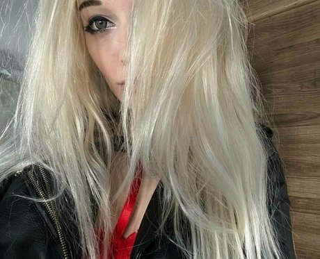 nu nu onlyfans assez érotique galerie