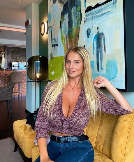 Maria Arreghini star pornographique galerie