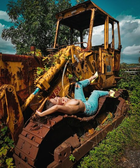 Simmands nus de stars du porno galeries