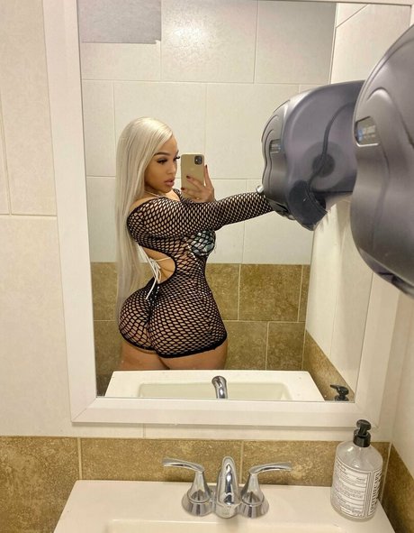 neljassenia modèle parfait photos