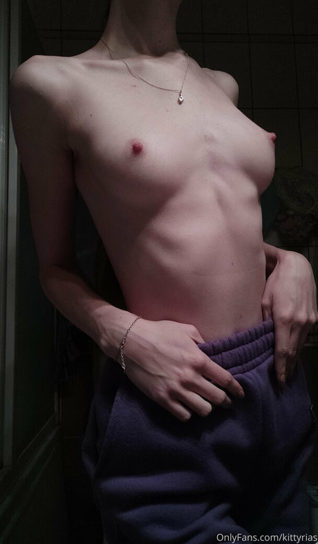 Kitty Rias star du porno en haute qualité galerie