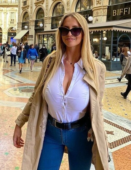 Meria Arreghini star du porno en haute qualité galerie