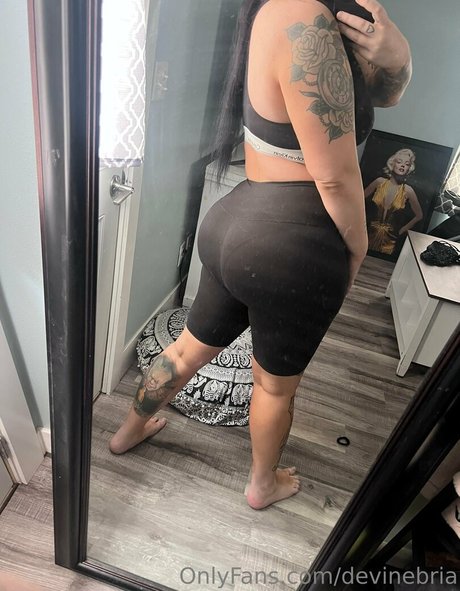 devinebria modèle xxx img