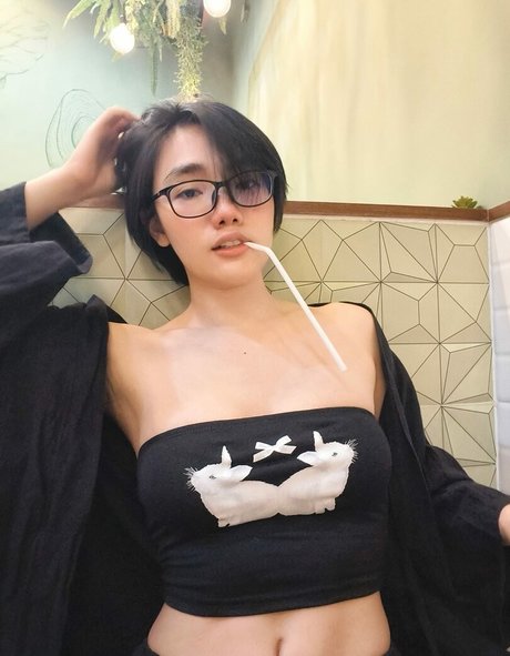 Poon Wrunya modèle de haute qualité photo